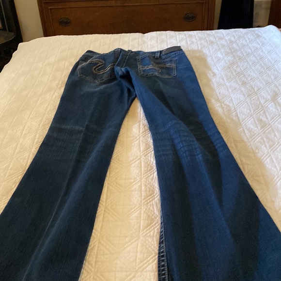 Silver, jean company suki medium flare, 30 waist, 34 in length, good shape - Picture 6 of 8
